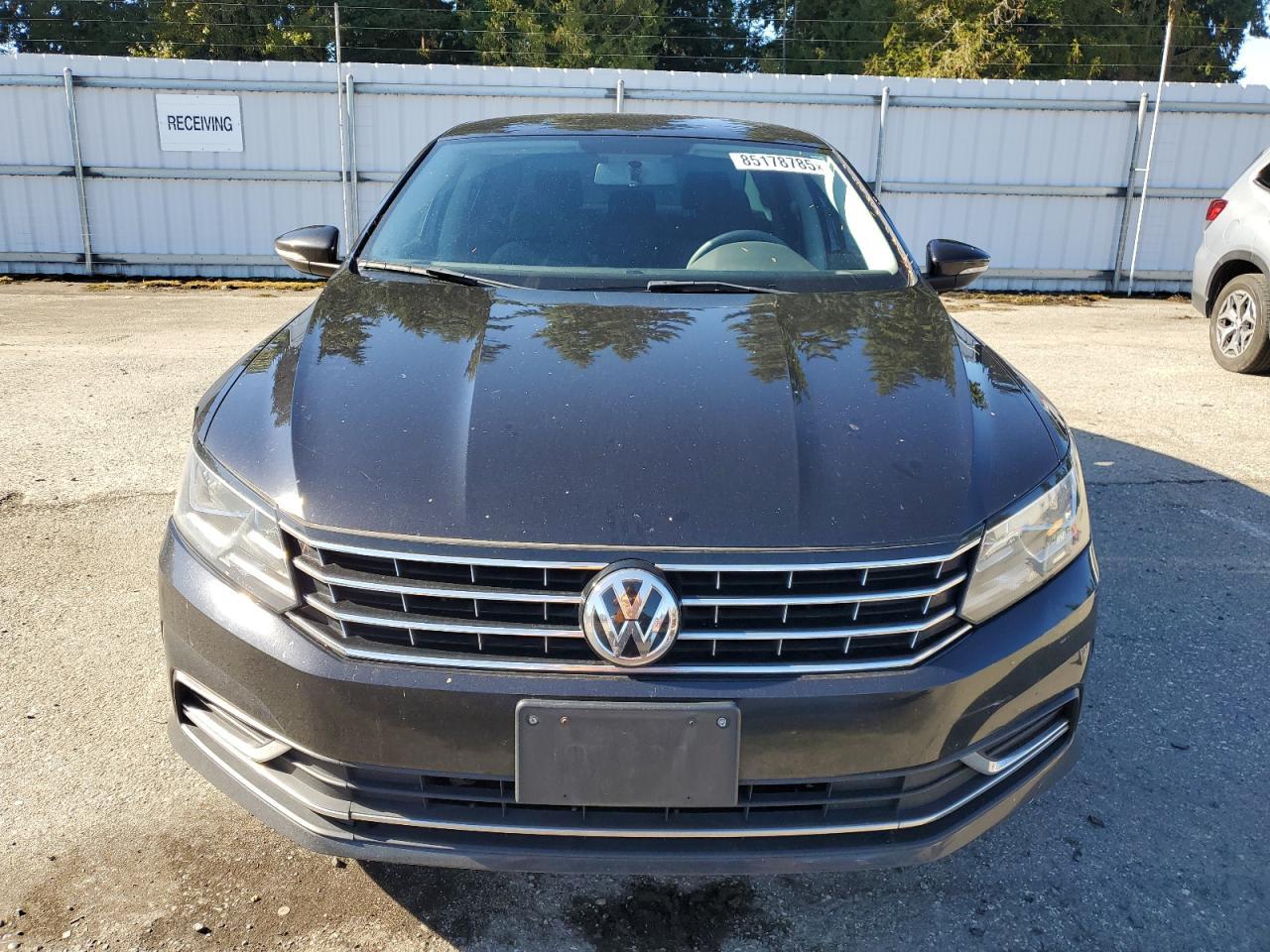2017 Volkswagen Passat s