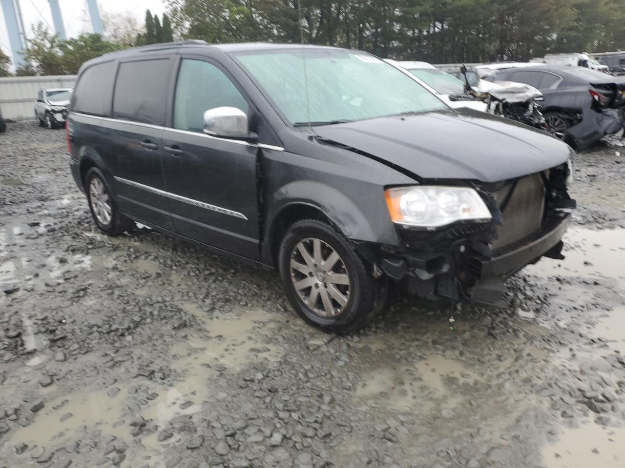 2011 Chrysler Town & Country Touring l