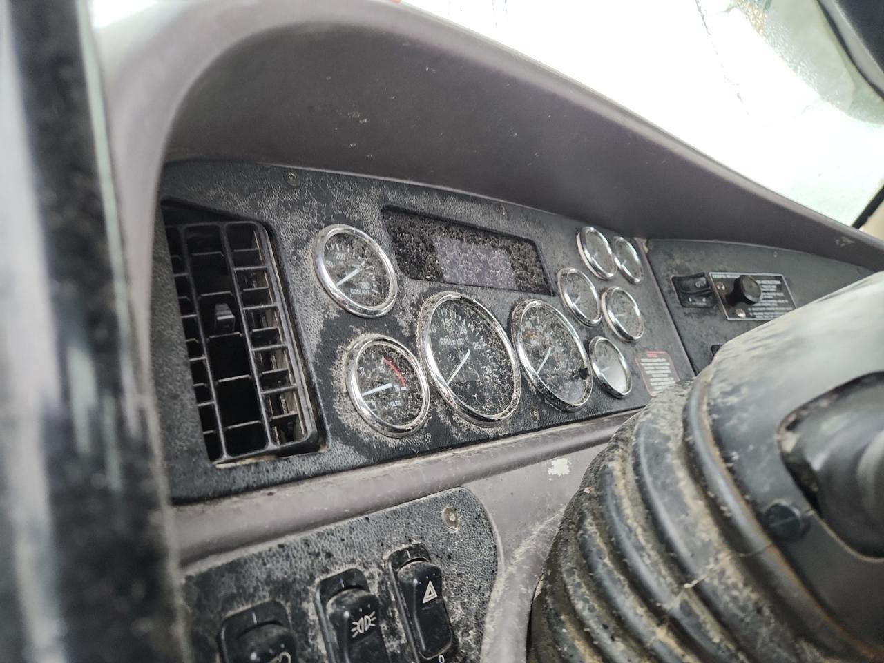 2011 Peterbilt 387 Semi Truck