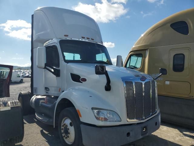 2015 Peterbilt Tractor 2015 Peterbilt 579 Semi Truck
