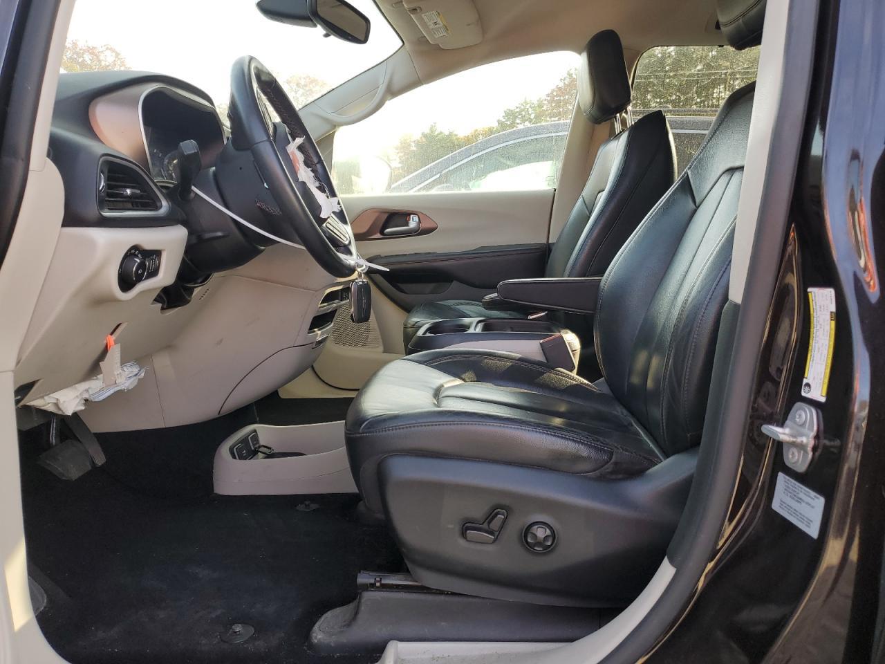 2017 Chrysler Pacifica Touring l