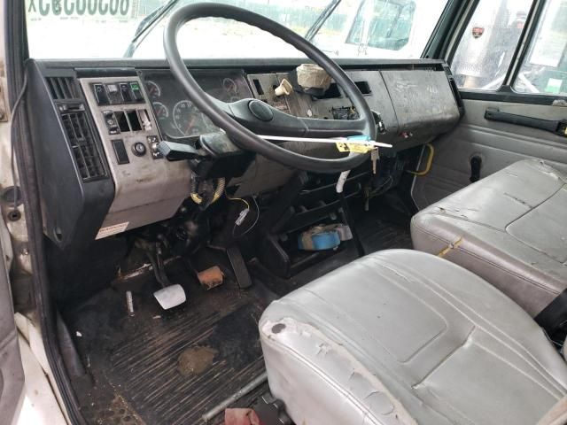 2002 Freightliner Medium Conventional FL70