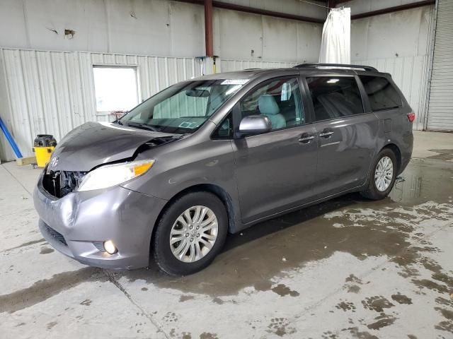 2017 Toyota Sienna XLE