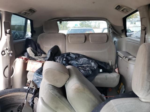 2004 Toyota Sienna CE