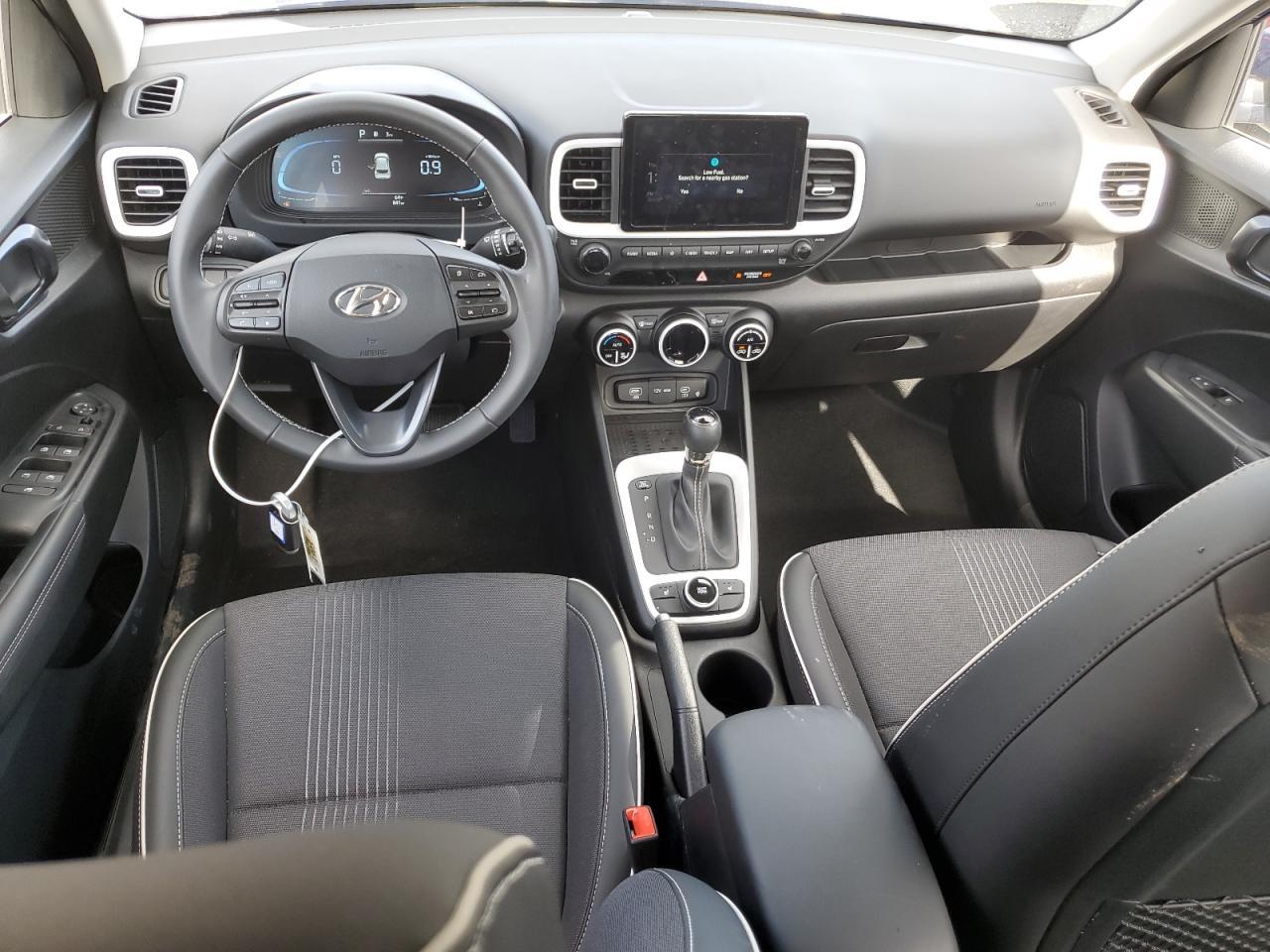 2025 Hyundai Venue sel