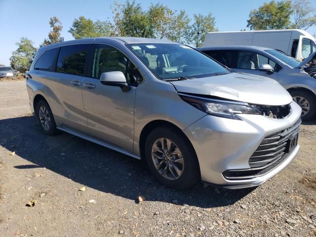 2023 Toyota Sienna LE