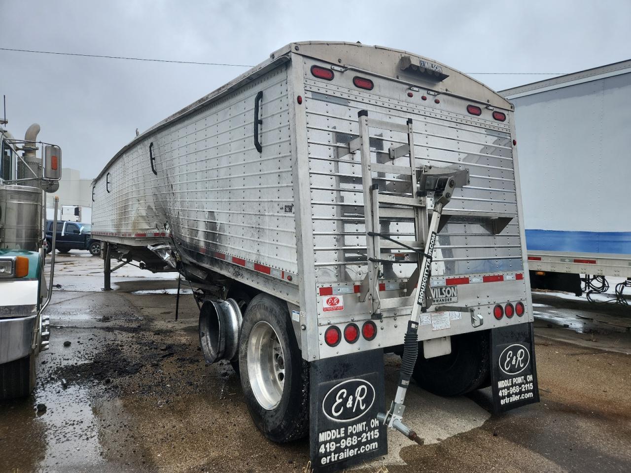 2024 Wilson DWH-701C Grain Trailer