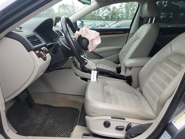 2013 Volkswagen Passat SEL