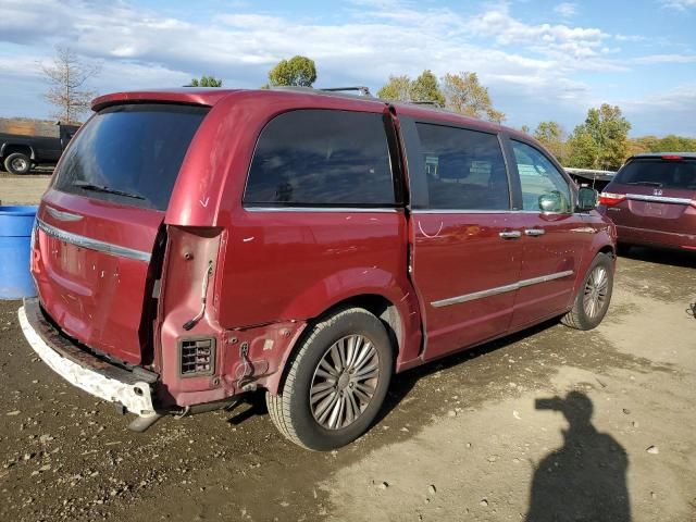 2013 Chrysler Town & Country Touring l