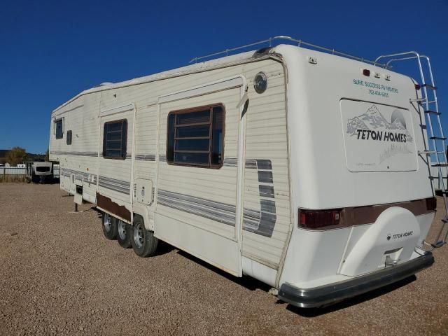 1990 Teton Trailers 5TH Wheel