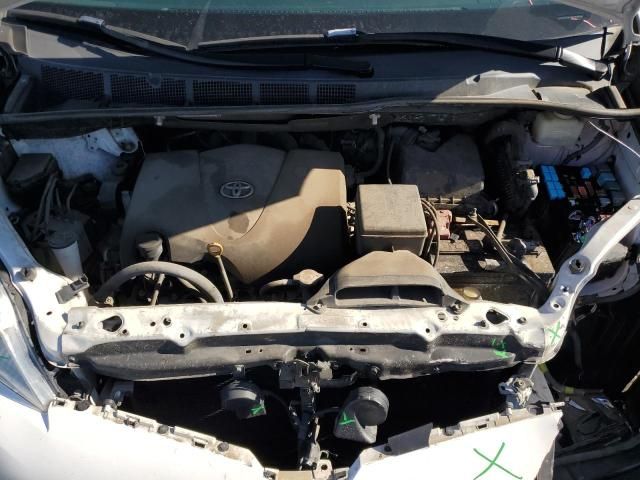 2018 Toyota Sienna LE