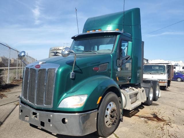 2017 Peterbilt 579 Semi Truck
