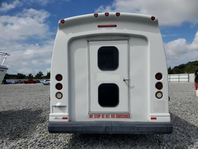2014 Ford Econoline E450 Super Duty Cutaway Van