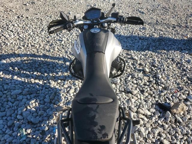 2021 Moto Guzzi V85 TT