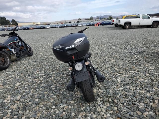 2022 Moto Guzzi V7 Stone