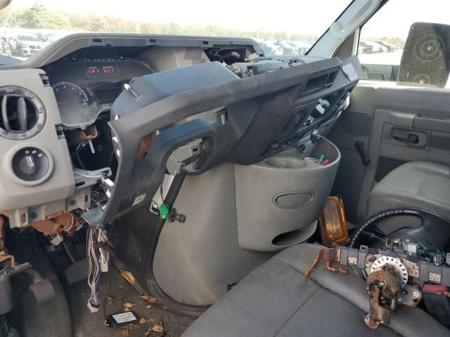2017 Ford Econoline E350 Super Duty Cutaway Van