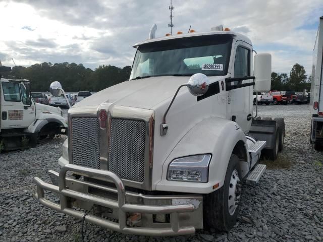 2018 Kenworth T880 Semi Truck