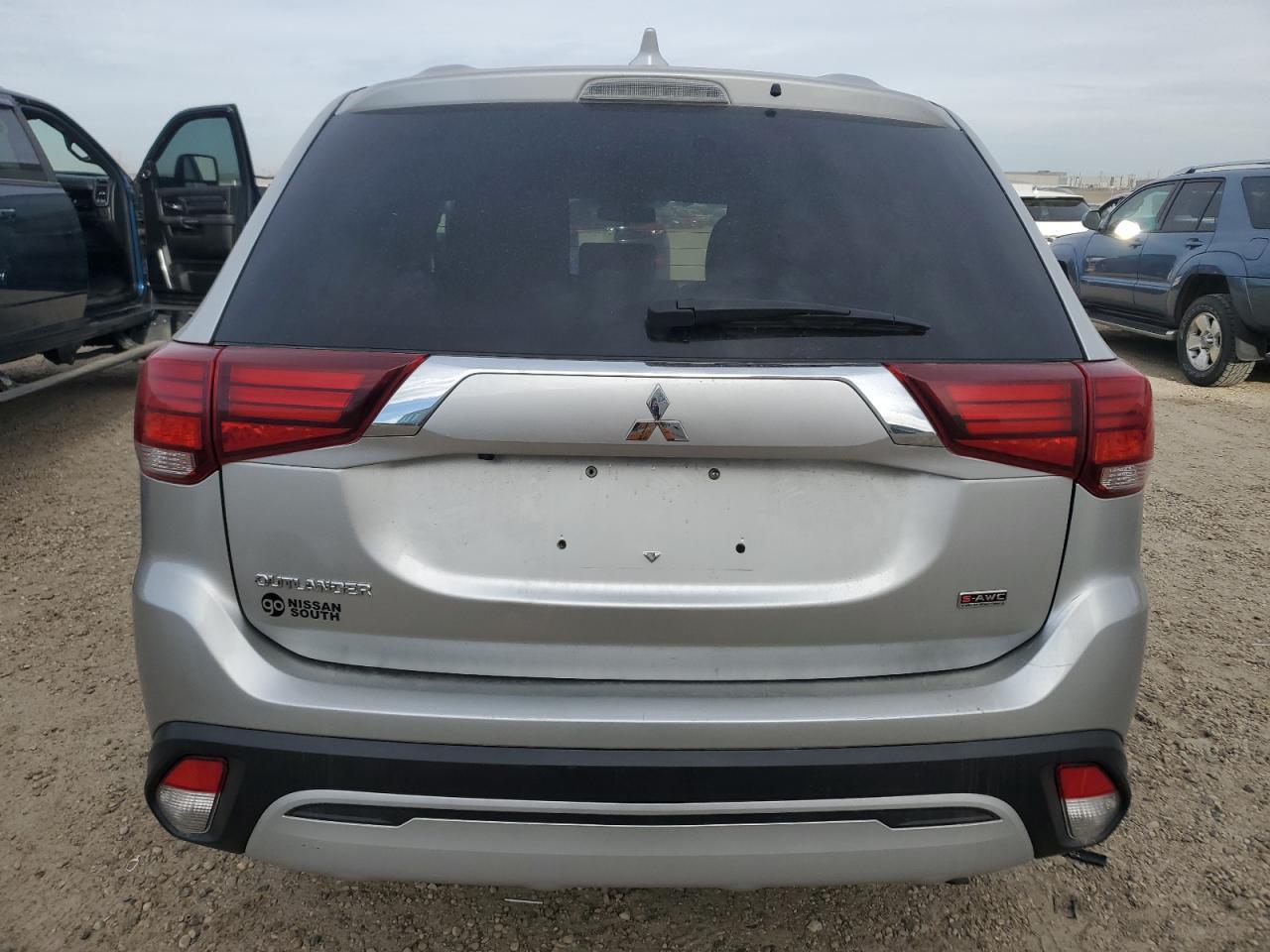 2020 Mitsubishi Outlander es