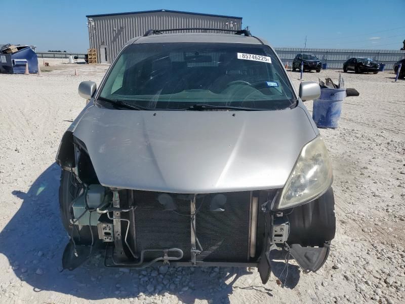 2010 Toyota Sienna XLE