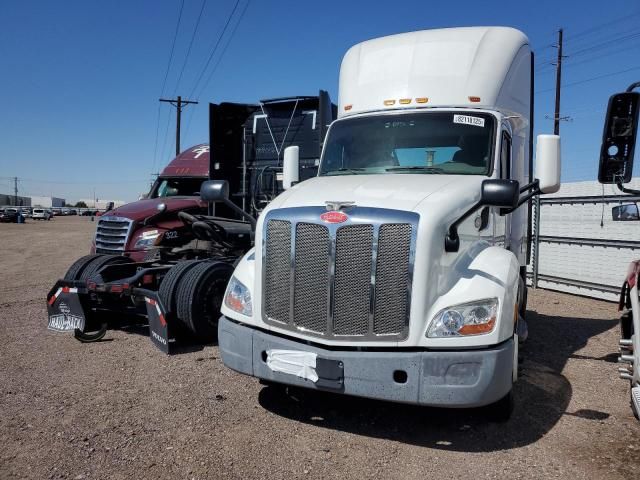 2017 Peterbilt Tractor 2017 Peterbilt 579 Semi Truck