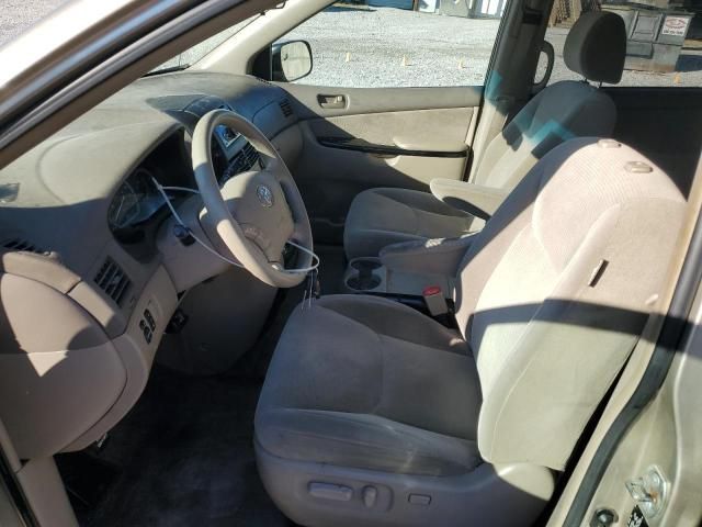 2005 Toyota Sienna LE
