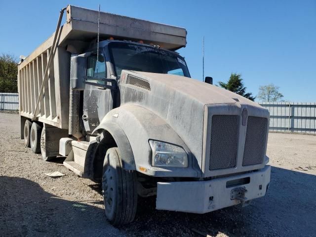 2020 Kenworth T880 Dump Truck