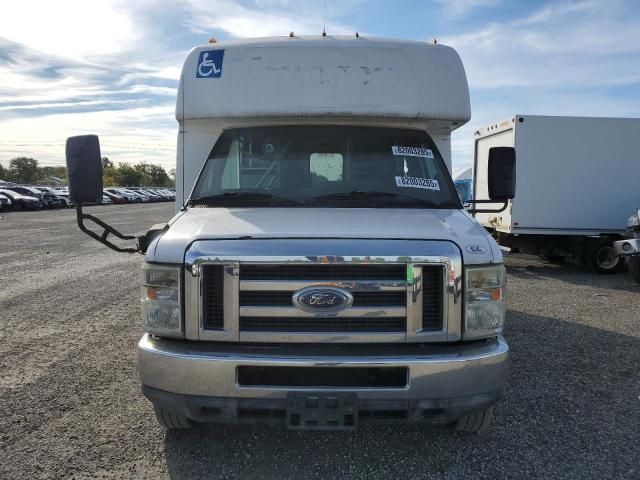 2010 Ford Econoline E350 Super Duty Cutaway Van