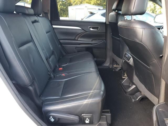 2017 Toyota Highlander SE