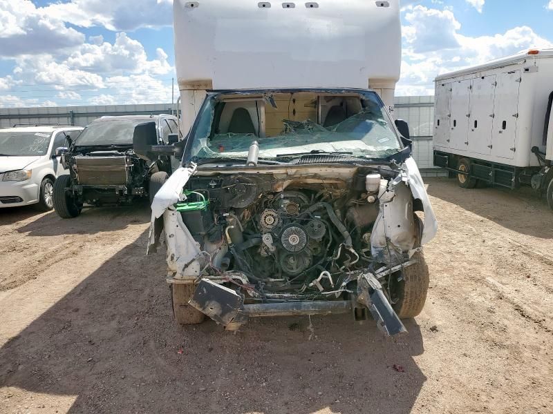 2021 GMC Savana Cutaway G4500