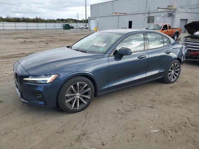 2022 Volvo S60 B5 Momentum