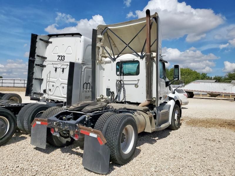 2017 Peterbilt Tractor 2017 Peterbilt 579 Semi Truck