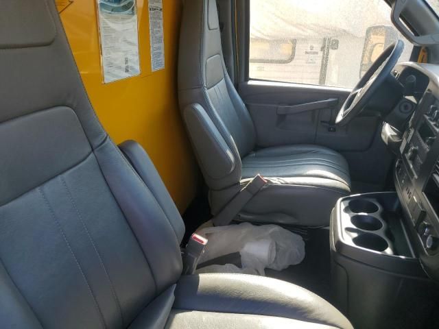 2022 GMC Savana CUT-BOX Truck