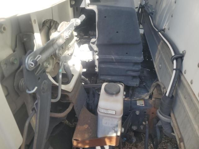 2016 Isuzu NQR-BOX Truck