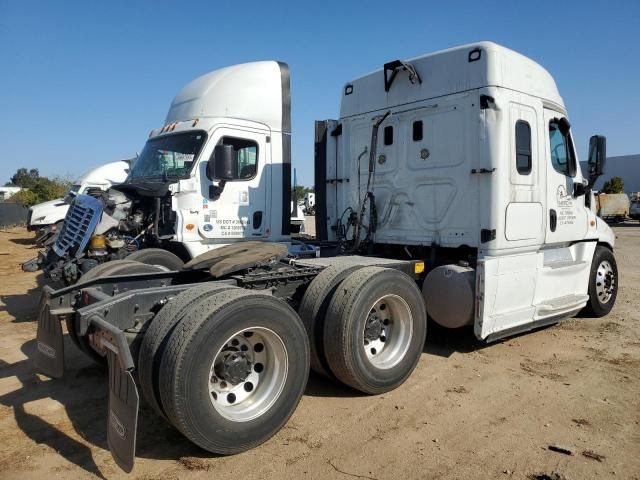 2015 Freightliner Cascadia Semi Truck