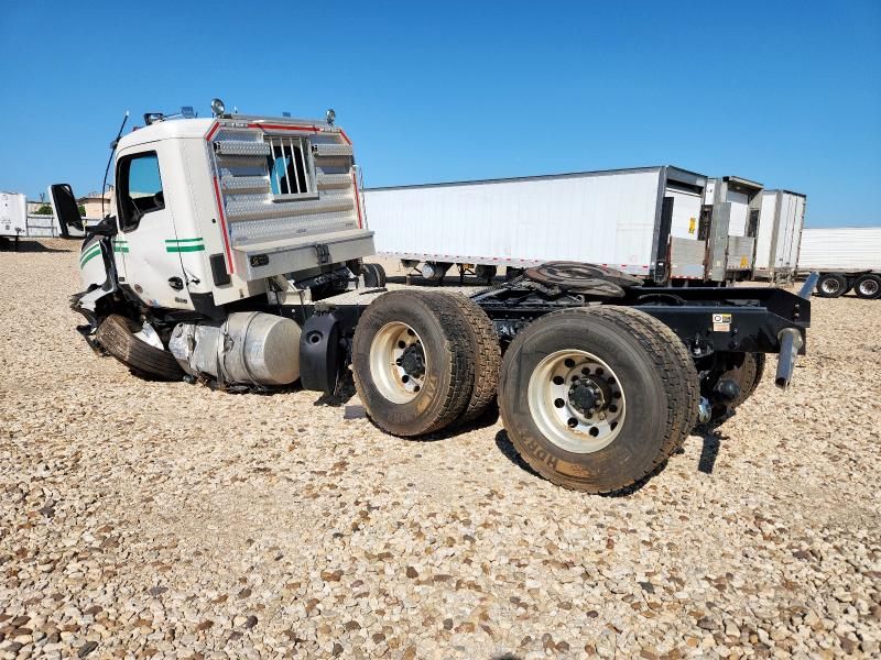 2025 Kenworth T680 Semi Truck