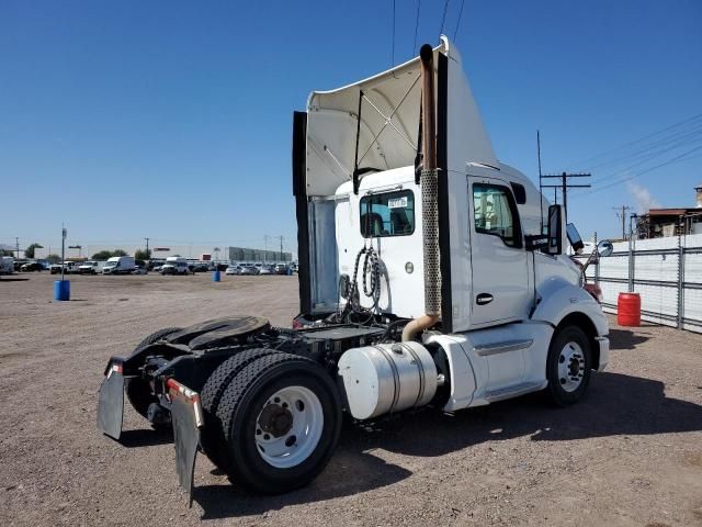 2014 Kenworth T680 Semi Truck