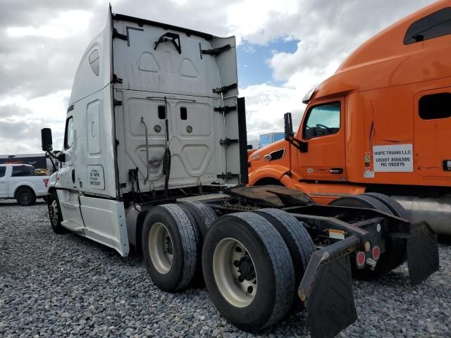 2015 Freightliner Cascadia Semi Truck