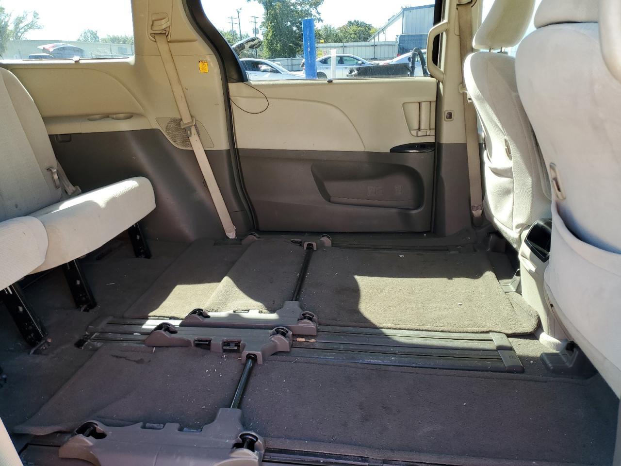 2011 Toyota Sienna le