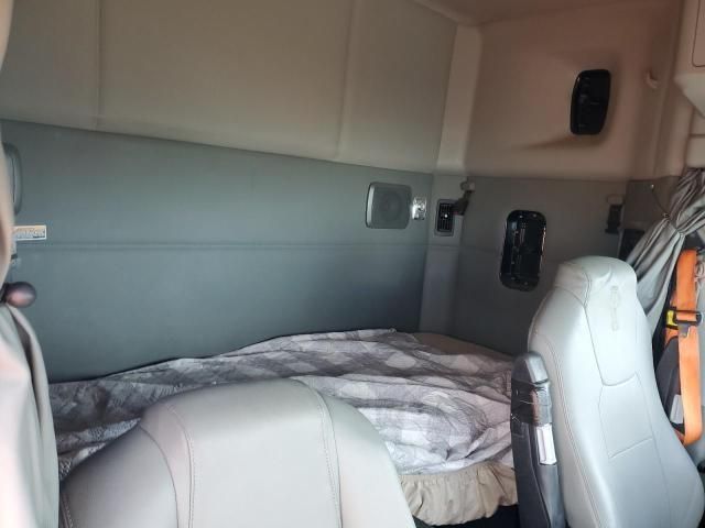 2019 Kenworth T680 Semi Truck