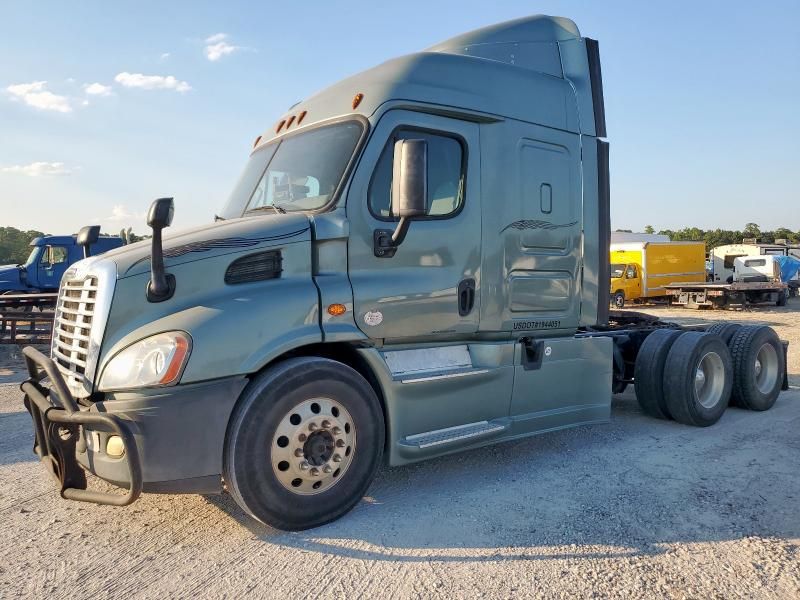 2017 Freightliner Cascadia 113 Semi Truck