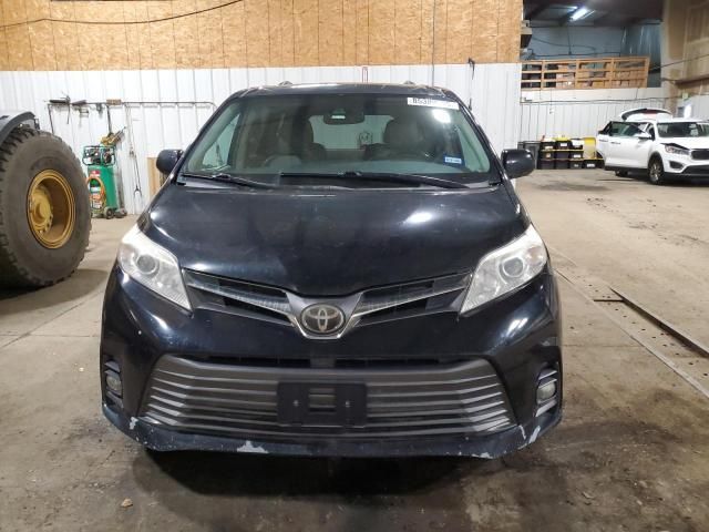 2018 Toyota Sienna XLE