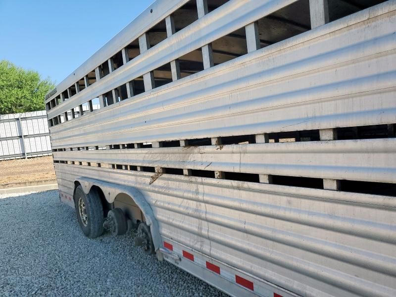 2020 Elite Trailer 2020 Elite Livestock Trailer