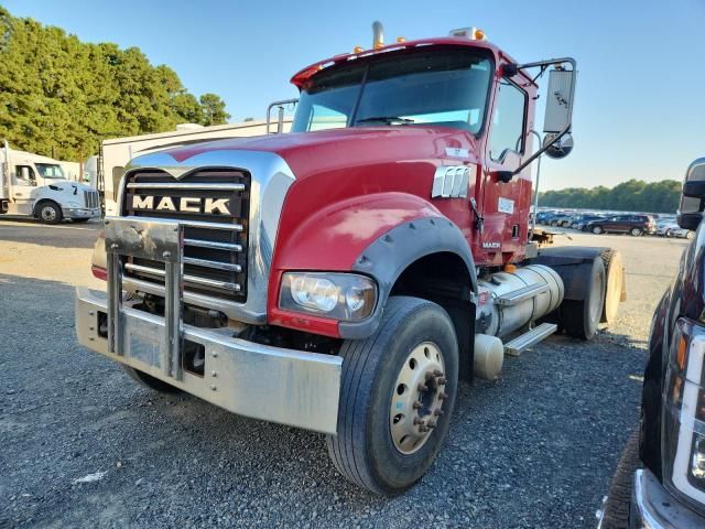 2009 Mack GU700 Semi Truck