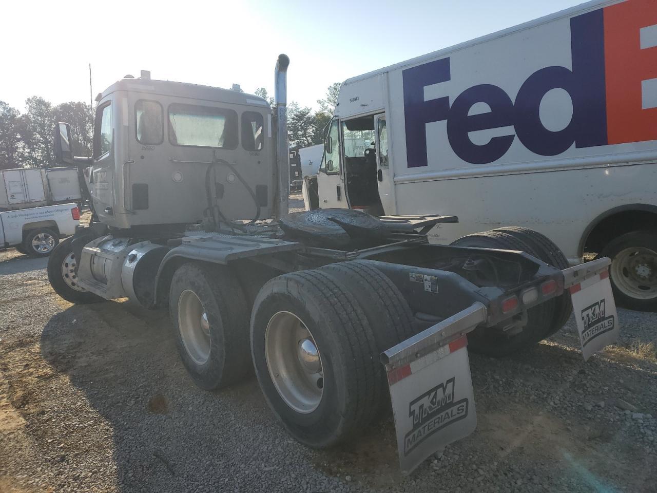 2023 Peterbilt 567 Semi Truck