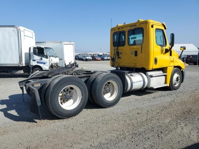 2014 Freightliner 2013 Freightliner Cascadia Semi Truck