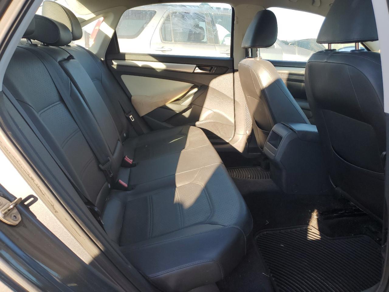 2014 Volkswagen Passat s