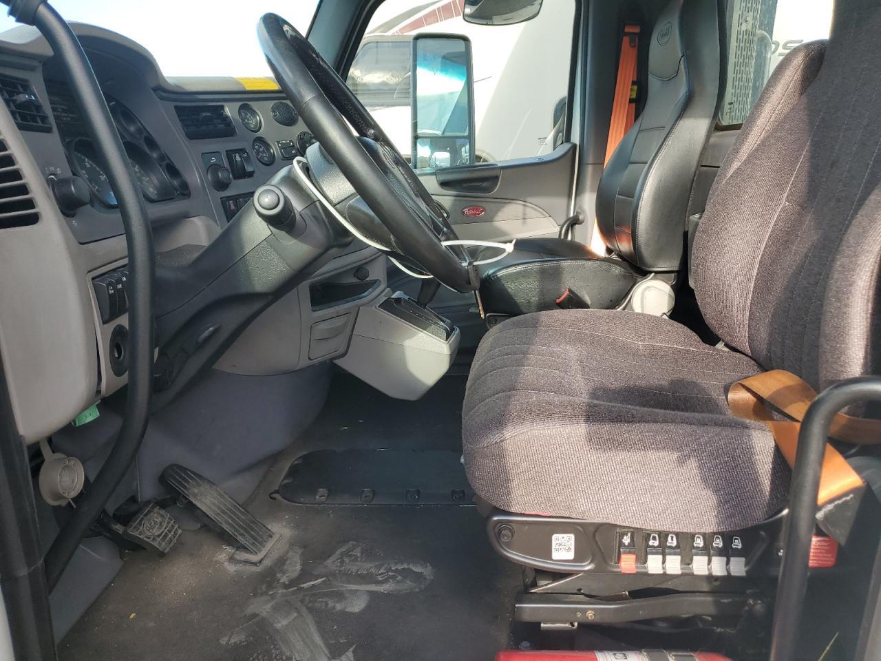 2017 Peterbilt 579 Semi Truck