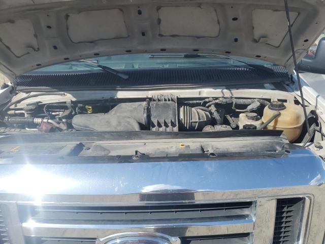 2013 Ford Econoline E350 Super Duty Wagon