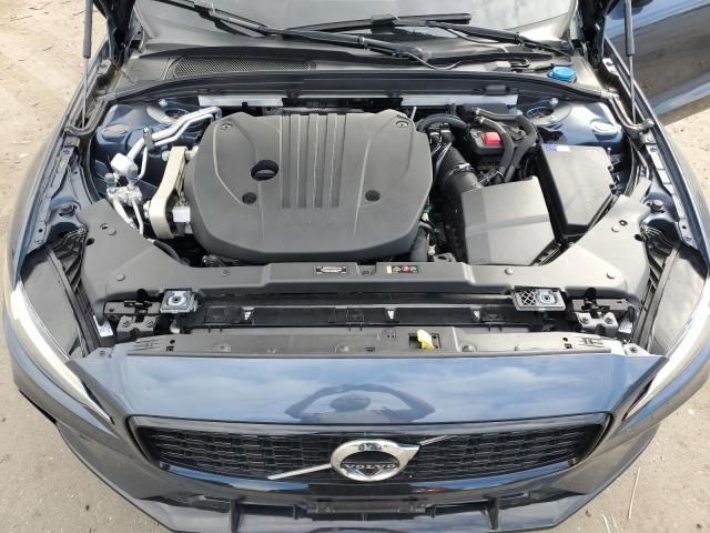2022 Volvo S60 B5 Momentum