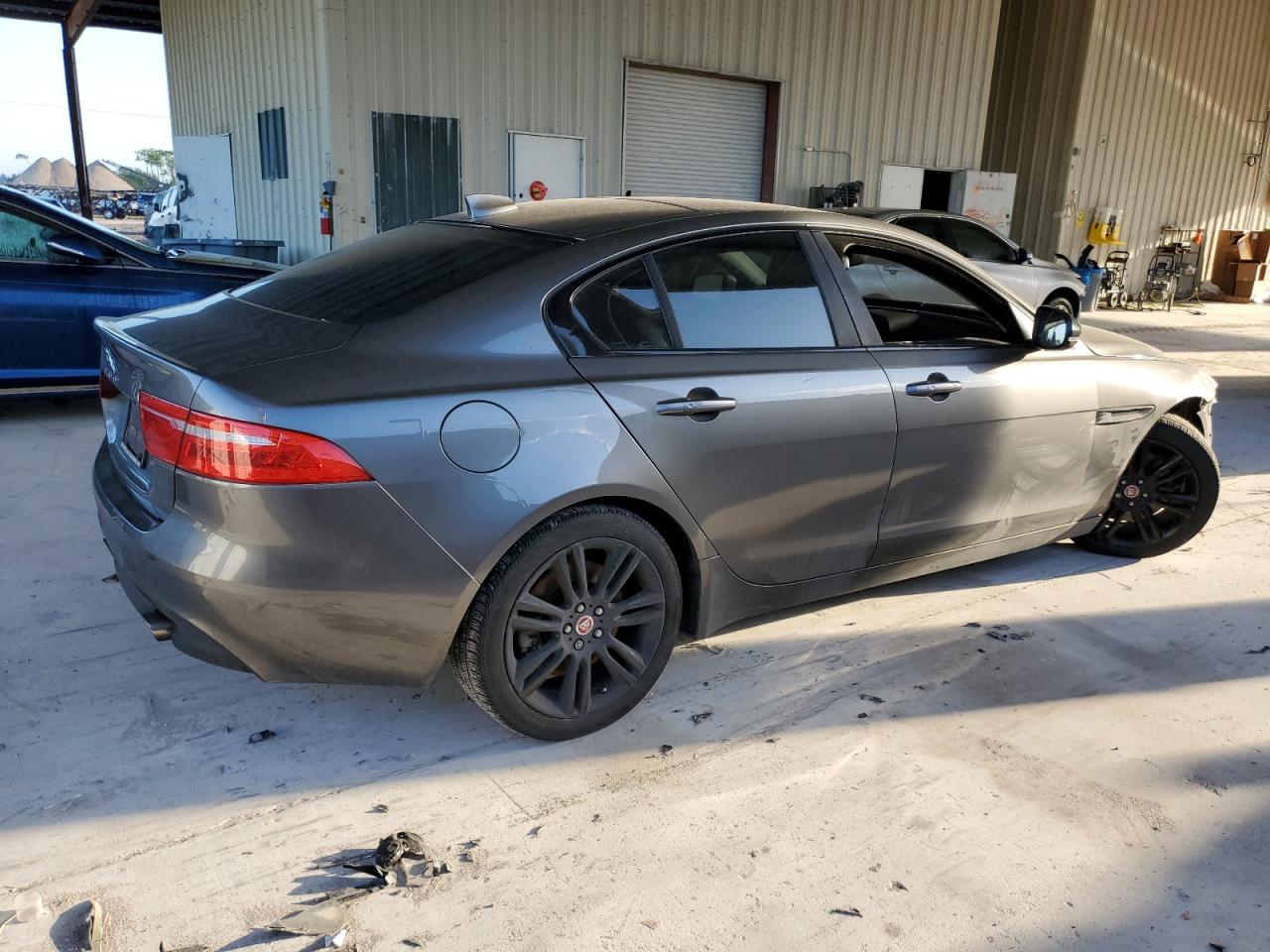 2017 Jaguar Xe Prestige